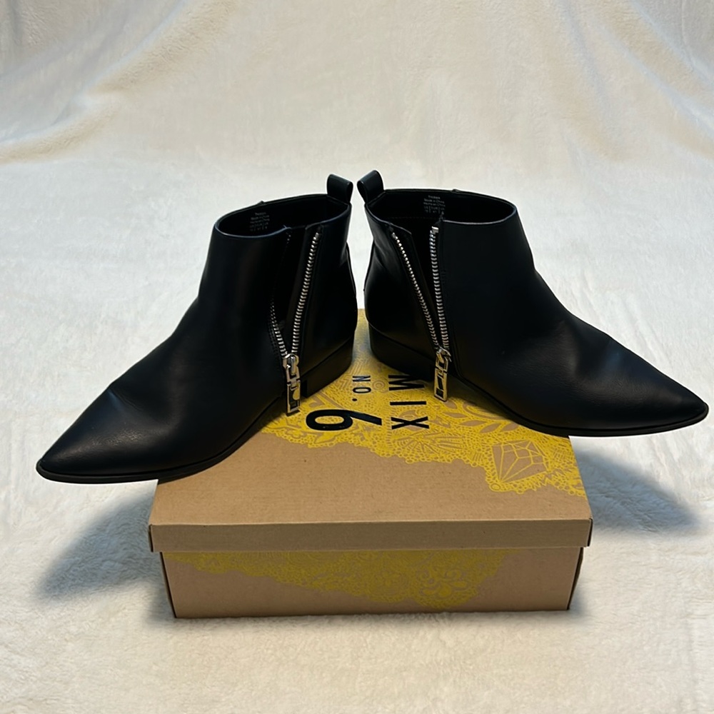 Black low cut pointy tip boots